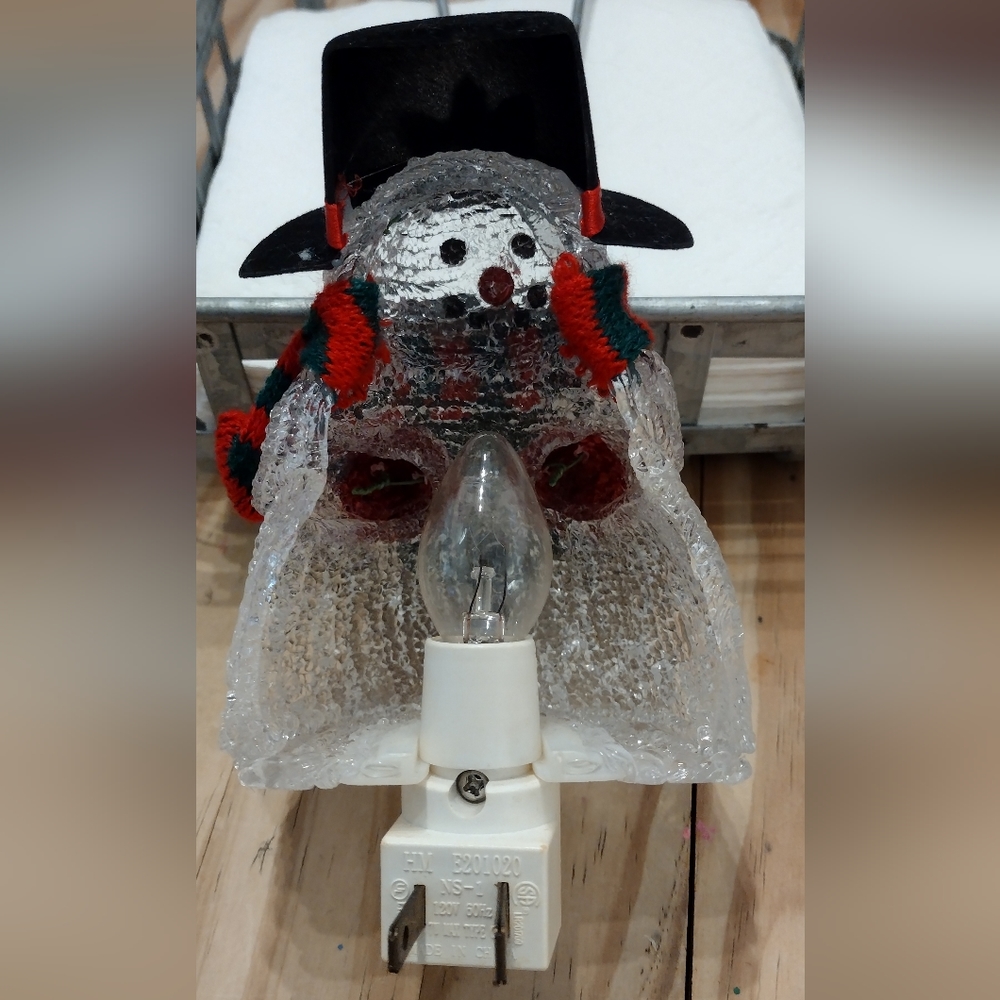 Snowman Night Light - Picture 2 of 3